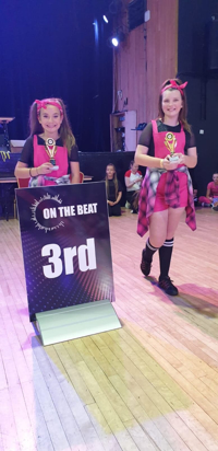 2 girls at freestyle dance competition